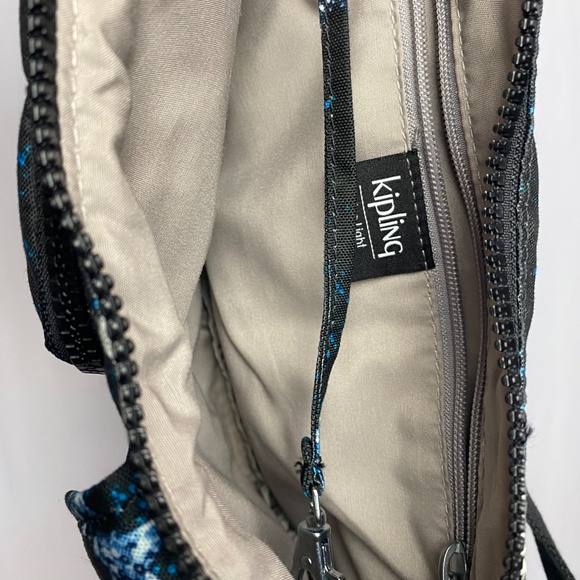 Kipling Presto Up Waistpack Black and Blue Star Print - Picture 4 of 12